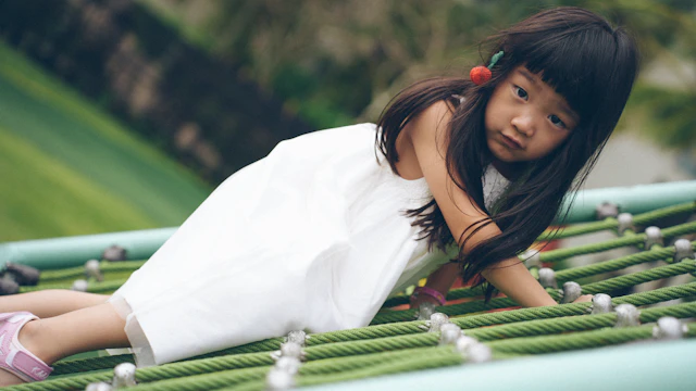 Crianças em atividade de teatro no contraturno recreativo da Aquarela School